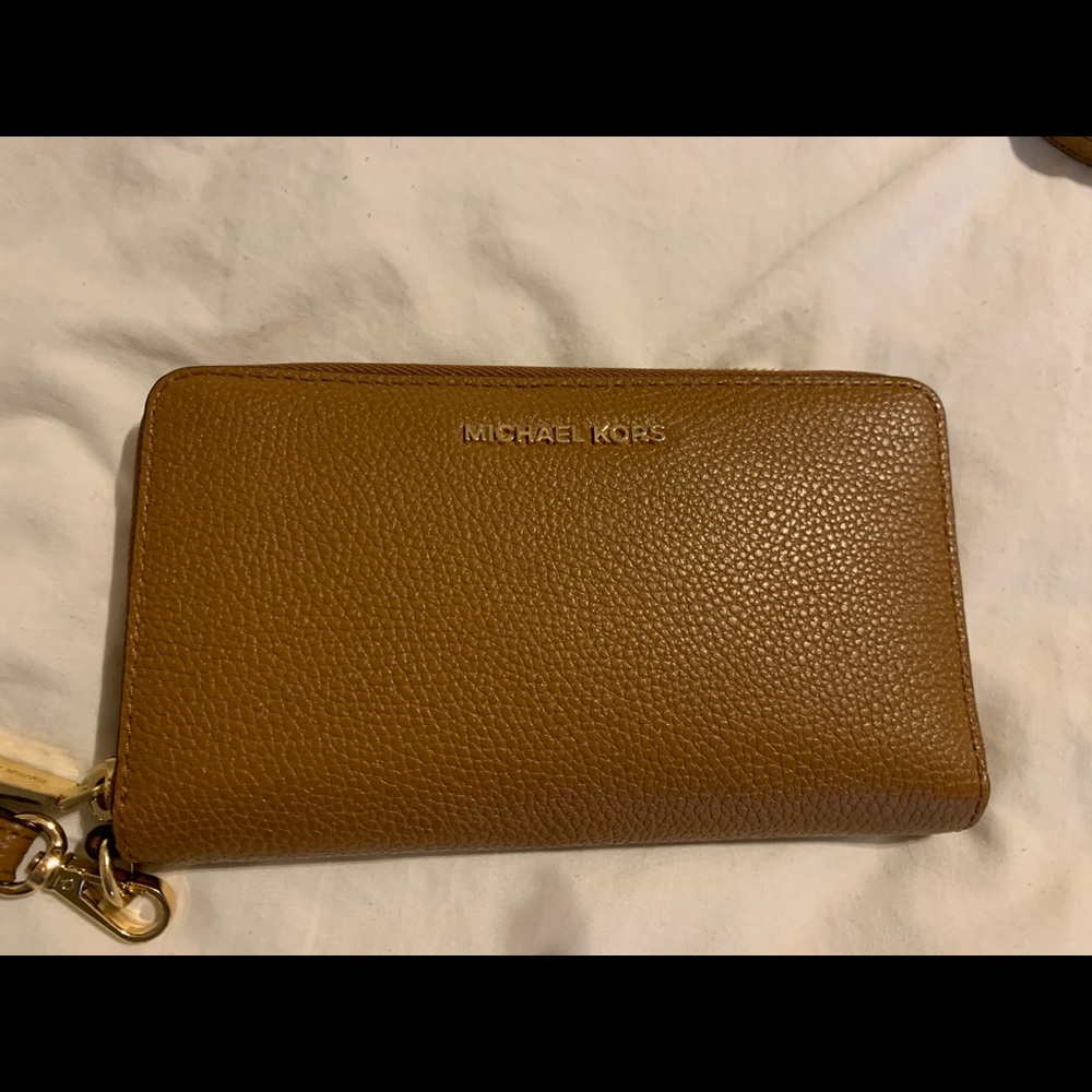 MK continental wallet GUC